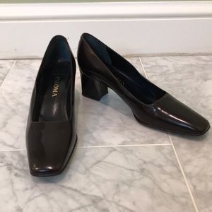 Paloma brown leather square toe pumps